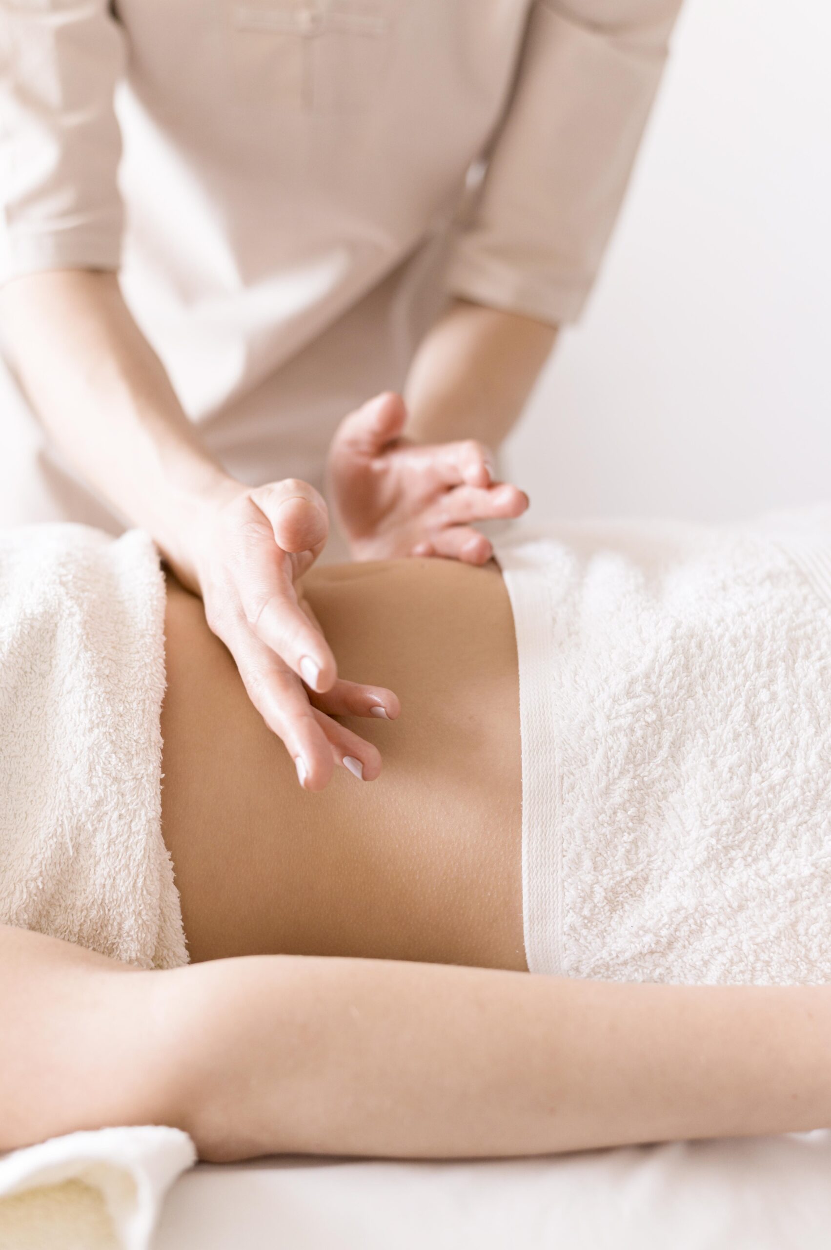 relaxing-abdomen-massage